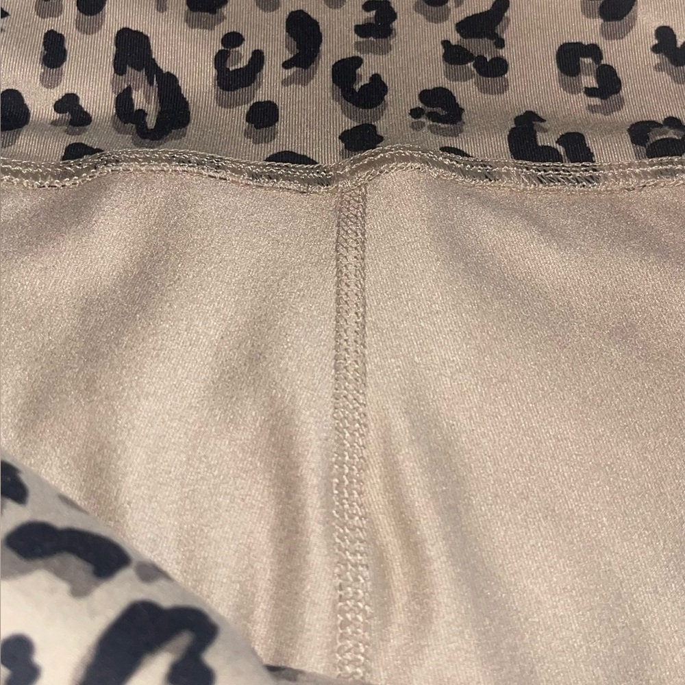 Old Navy Active Leopard Print Leggings - Picture 2 of 10